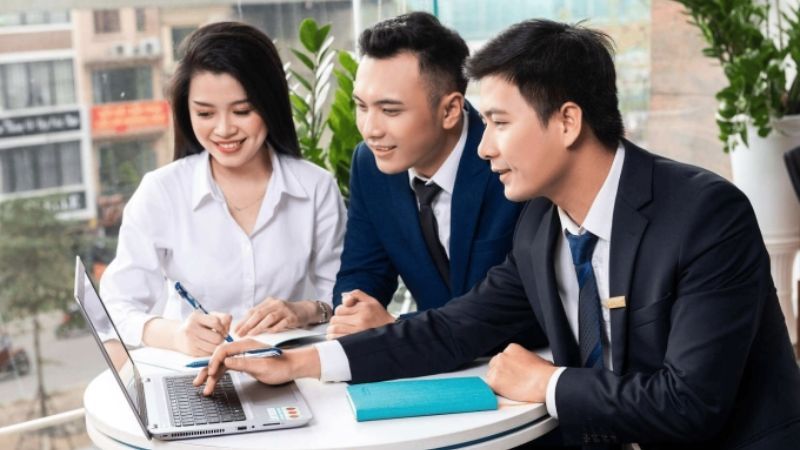 Rèn luyện kỹ năng giao tiếp, trao đổi thường xuyên với đồng nghiệp